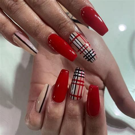 Burberry nails holiday plaid